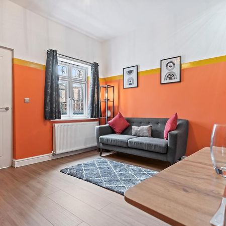 4 Bedroom, 2 Bath In Newcastle Town Centre エクステリア 写真